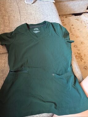 White Cross Women's Short Sleeve V-Neck Top in Dark Green
